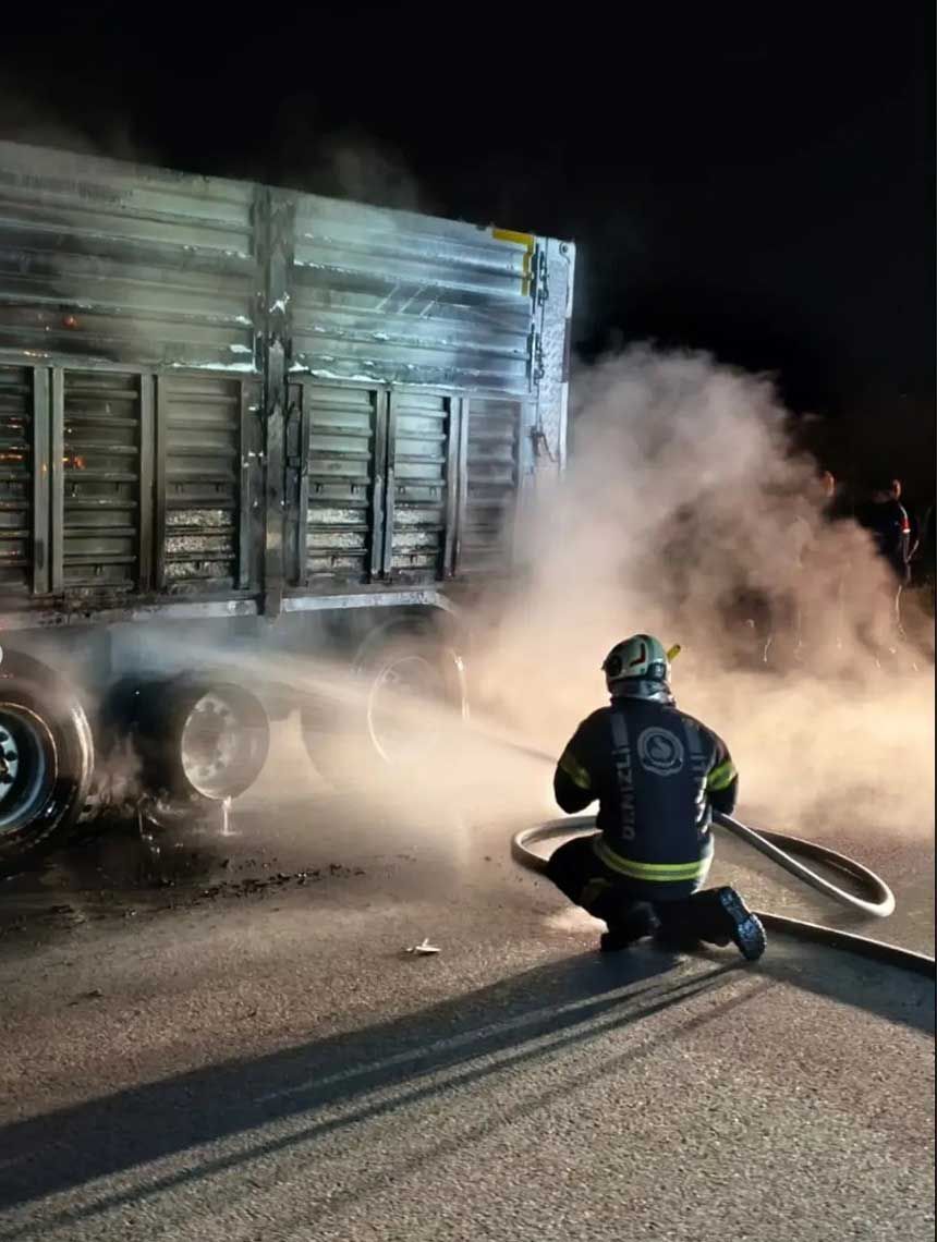 Seyir Halindeyken Alev Alan Tir Korkuttu Surucunun Dikkati Faciayi Onledi 1