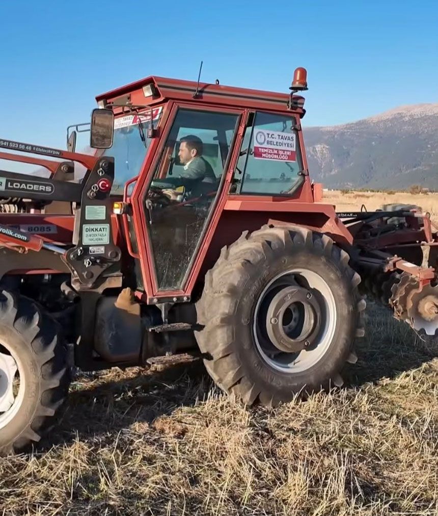 Tavas Belediyesi Ciftciye Destek Icin 480 Dekar Alanda Arpa Ve Corek Otu Ekiyor 1