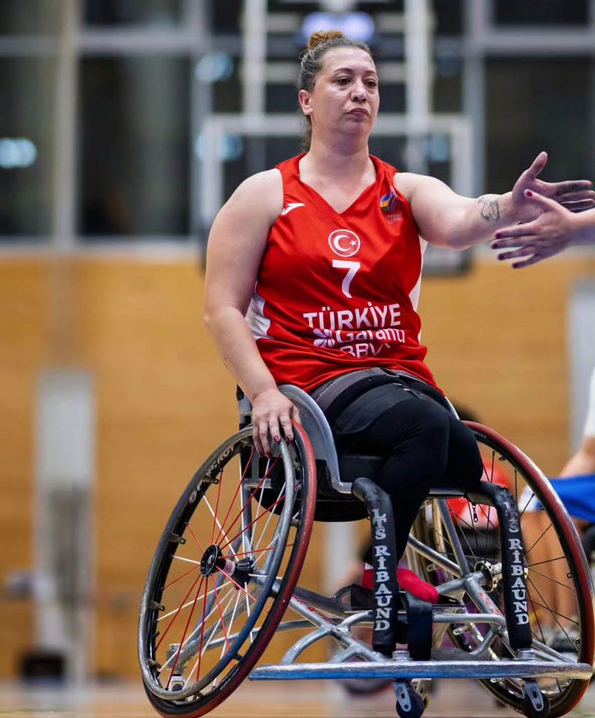 Tekerlekli Sandalye Basketbol Kadin Milli Takimi Avrupa Sampiyonu Denizlili Mine Ercan Zirvede1