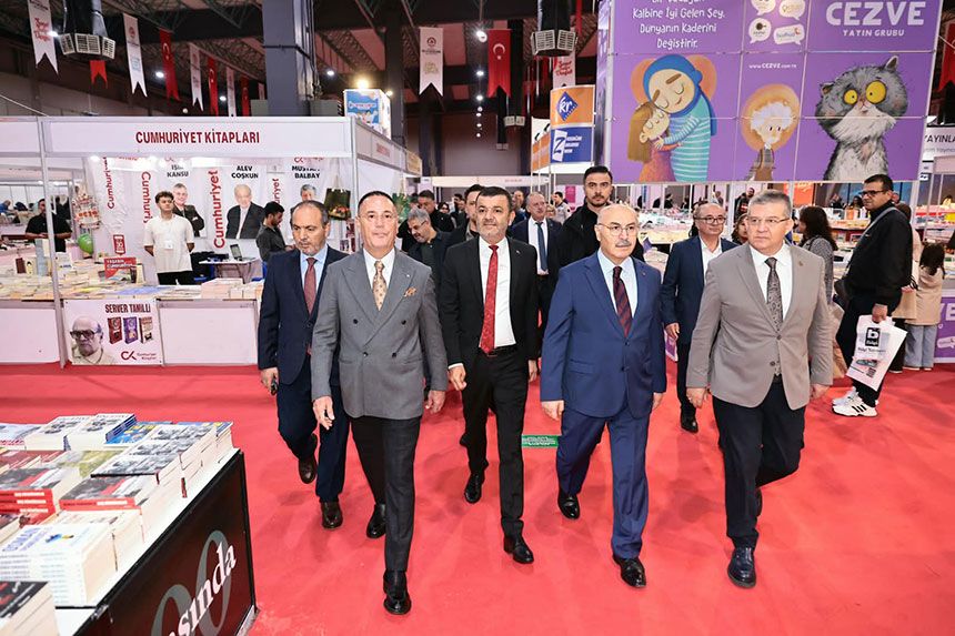 Turkiyenin En Buyuk 3 Kitap Fuari Kapilarini Acti 3