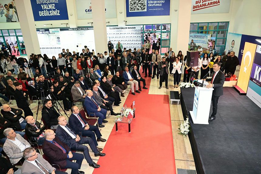 Turkiyenin En Buyuk 3 Kitap Fuari Kapilarini Acti 5