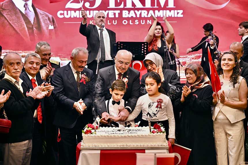 Vali Kosger Istikbalde Daha Iddiali Bir Turkiye Hedefiyle Yuruyecegiz 2